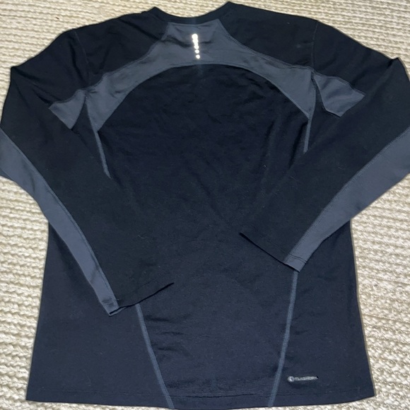 The North Face FastDry Reflective Wicking Base Layer Summit Dotknit LS Crew Tee - Picture 3 of 12